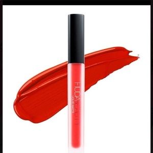 Free if bundled! Full Size! NIB! Huda Matte Liquid Lipstick. Shade: Alluring